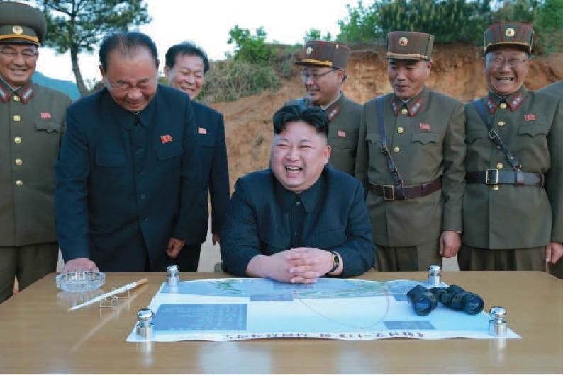 北朝鮮・朝鮮労働党の金正恩委員長は新型ミサイルの発射に立ち会った（写真は労働新聞から）