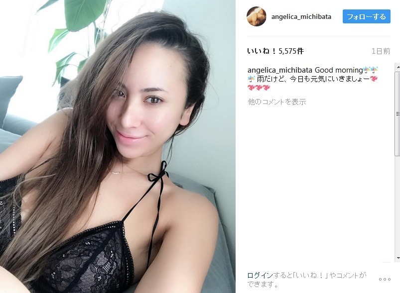 セクシーなランジェリー姿を公開（画像は道端アンジェリカさん公式インスタグラムのスクリーンショット）