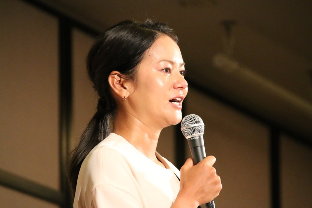 退場前最後のあいさつでは目に涙を浮かべた