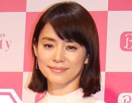 石田ゆり子に「嫁さんにしたいです」　ウインク写真で「一撃くらいました」