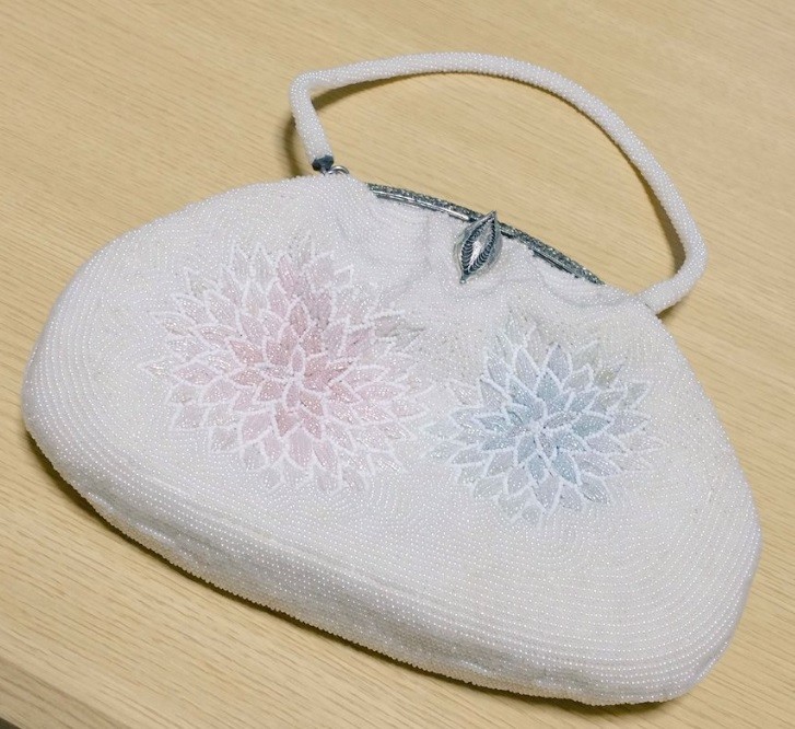 捨てないで！消えゆくビーズバッグ　「もはや貴重な文化財」