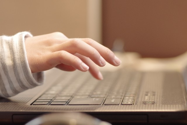 2歳児の約3割がネット利用　「何を見てるんだ？」と話題