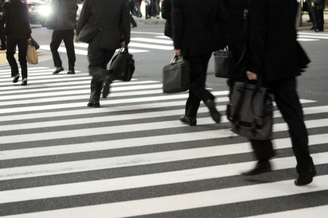 「不安な個人、立ちすくむ国家」で指摘　定年退職後、元気な男たちの無為の日々