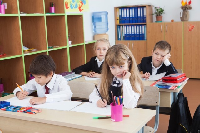 太った子どもは友達が少ない...　米研究者、体重が社会的疎外を招くと警告