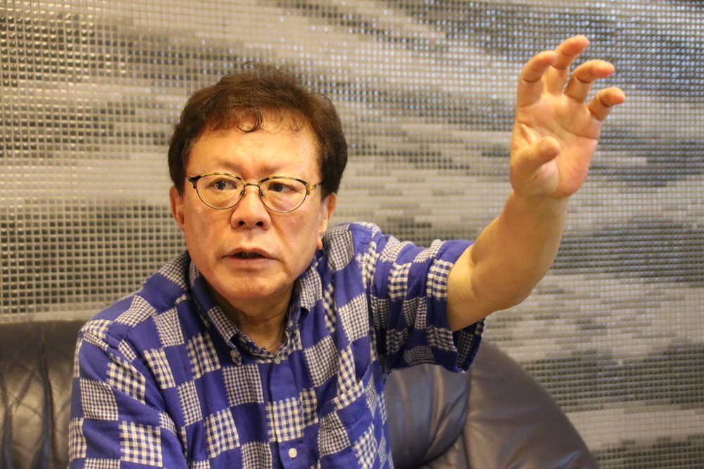 身振りを交えて都議選の展望を話した