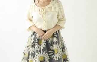 イモトの美貌に珍獣もビックリ　清楚写真に「誰だこのお嬢さん!?」