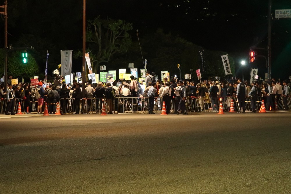 安倍内閣支持率、全社50％割れ　毎日調査は「不支持」上回る