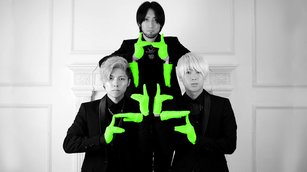 「XTRAP」の3人。上がNARI、左下がRYOGA、右下がZANGE