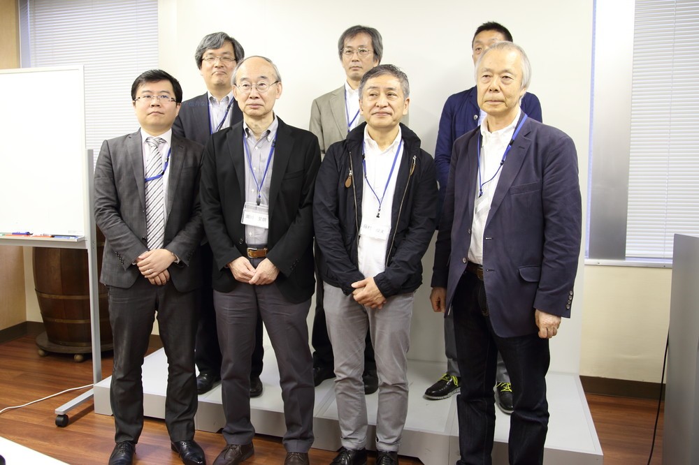 「スマートニュース」社の藤村厚夫・執行役員ら７人が発起人として会見した