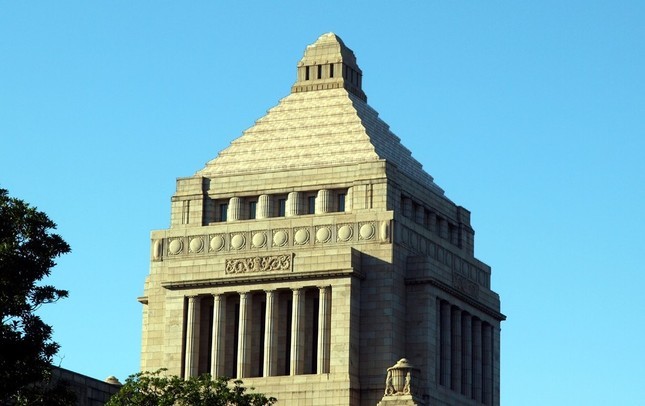 財政「新目標」の正体　消費増税「再々延期」の布石？