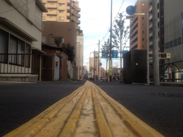 子ども用の白杖、長野県の企業が開発　これまでは大人用を切って使用