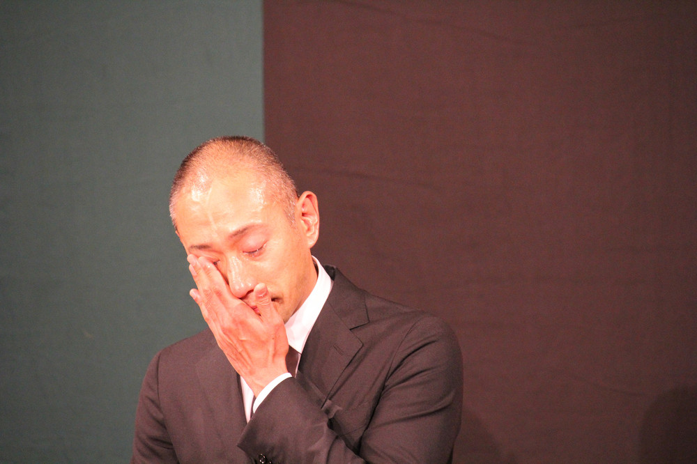 海老蔵は今もブログで悲しみ続ける　最愛の人失った苦難SNSで癒せるか