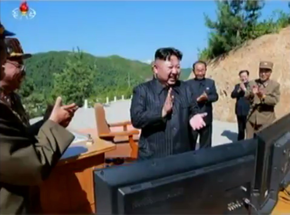 金正恩委員長は発射現場を現地指導したという（写真は朝鮮中央テレビから）