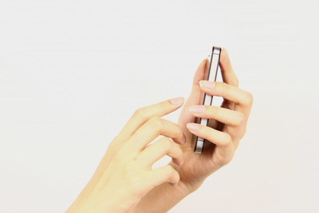 KDDIが格安スマホ対抗策　ドコモとSBも追随？