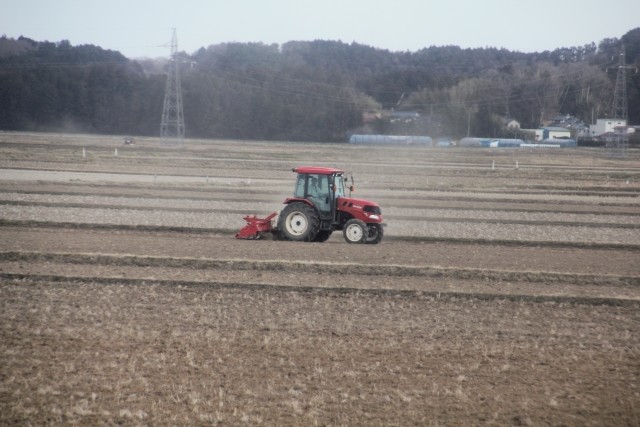 農業トラクターも自動運転　「完全無人型」も視野