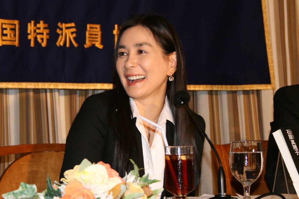 石原真理子、久々登場は「万引き」容疑　細々続けたブログは解読不能なプッツンぶり...