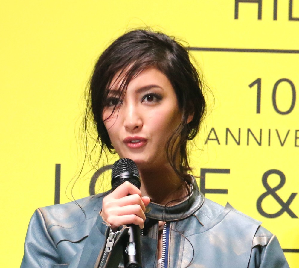 菜々緒、「小顔」アピールのワケ　「10頭身売りにしていいですか？笑」