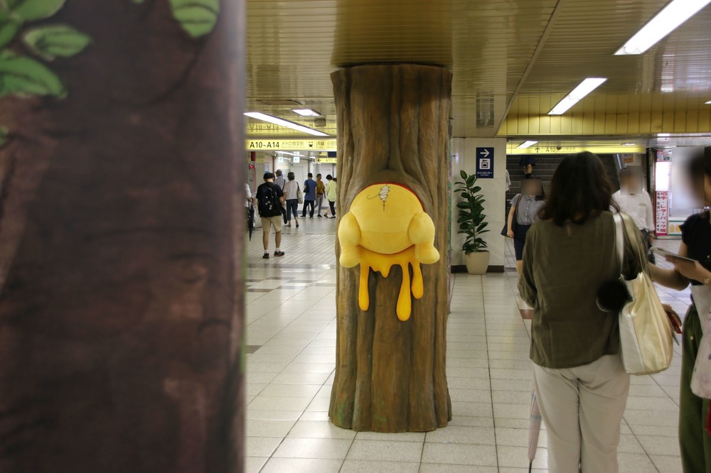 手前は「100エーカーの森」