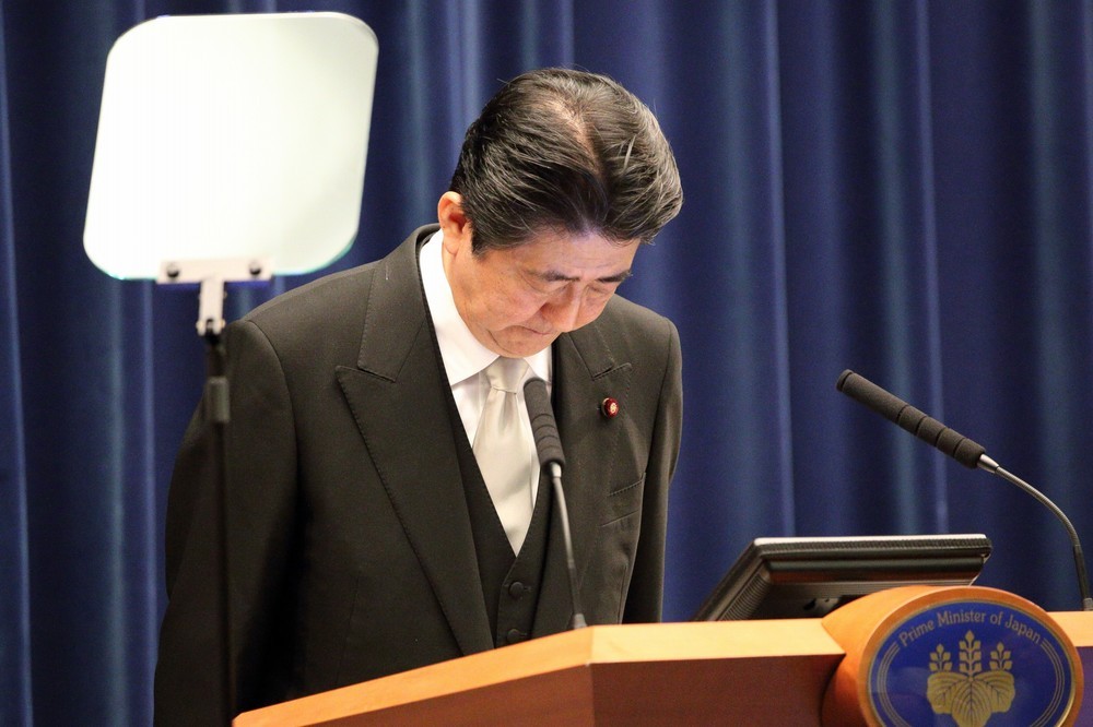 安倍首相は会見冒頭、数秒間にわたって頭を下げた