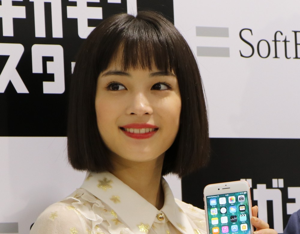 広瀬すず、ロバート秋山と2ショット　「顔の大きさ格差」に驚きの声