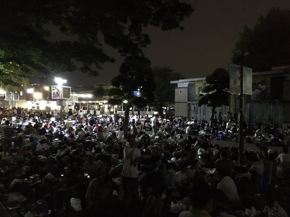 「夏の徹夜組」はコミケだけじゃない　甲子園で前夜から異例「長蛇の列」