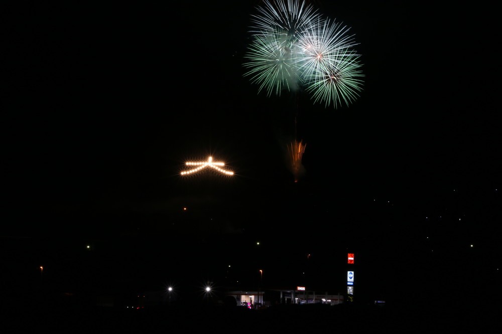 LEDで点灯している「大」の文字（画像は笛吹市役所提供）
