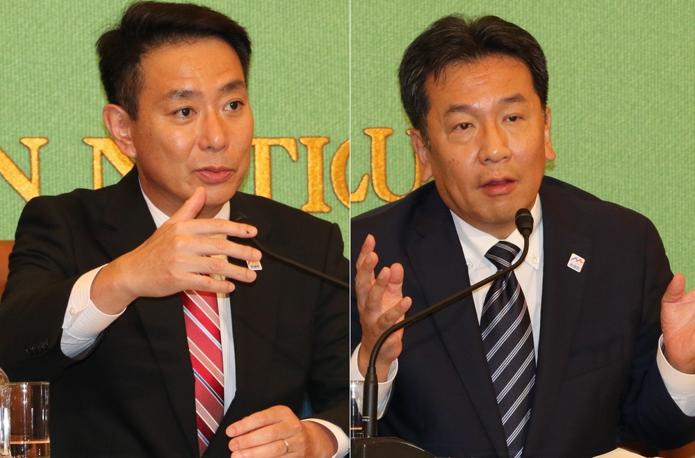 民進党代表選の公開討論会に出席した前原誠司氏（左）と枝野幸男氏