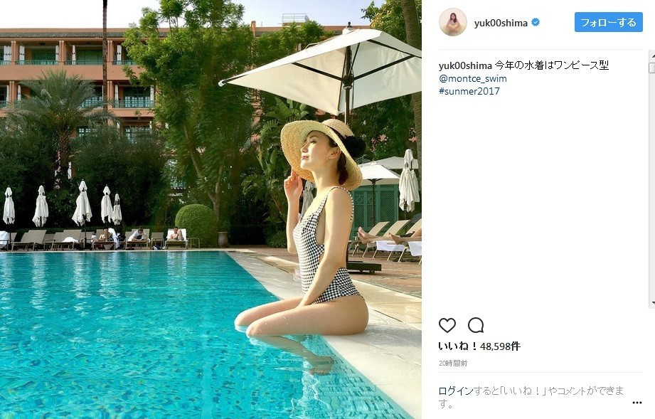 セレブ感漂う水着ショット（画像は公式インスタグラムのスクリーンショット）