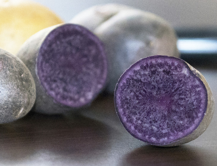 紫色の野菜・果物が大腸がんを予防！　紫ジャガイモ・キャベツに驚きの効果