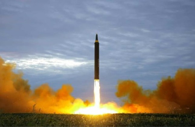 北朝鮮のミサイルが「島根に落ちても何の意味もない」のか（写真は労働新聞から）