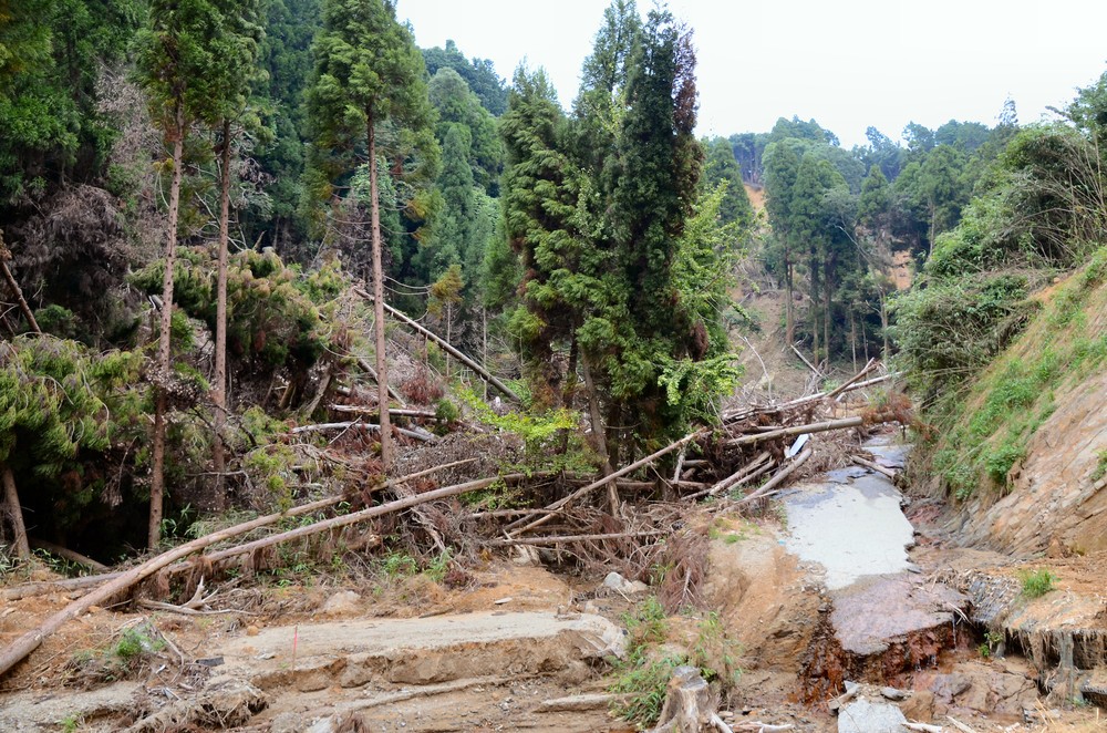 黒川地区ではこのような土砂災害の跡が数多く見られた
