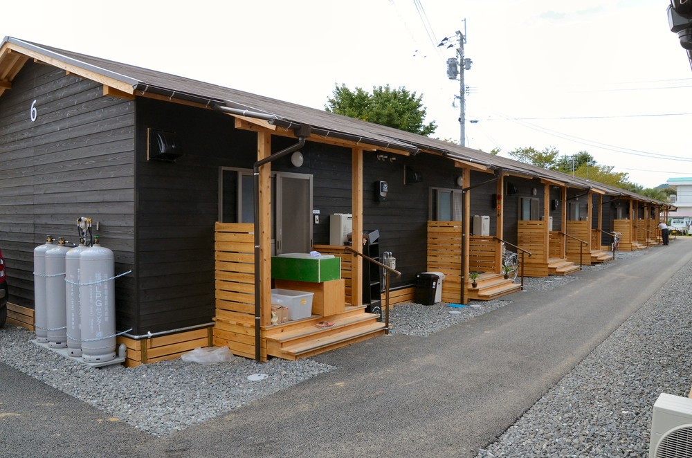 木造の仮設住宅。市では増設を進めている
