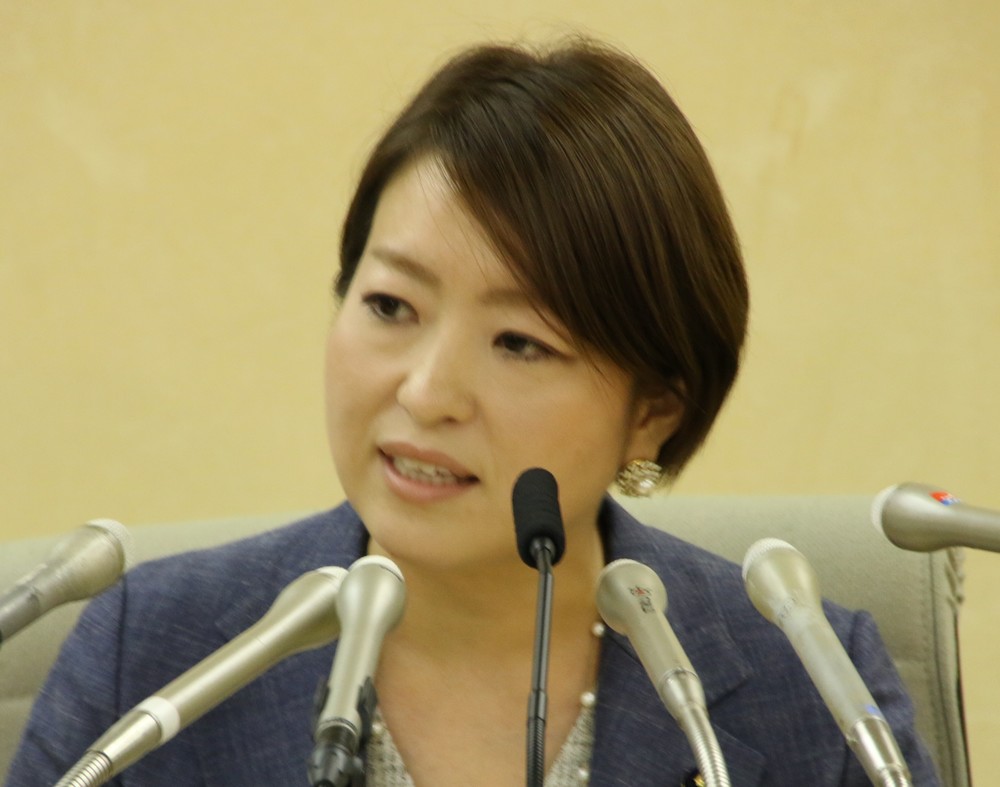 都民ファ新代表、会見で余裕の笑み　党内異論も...「瑕疵はない」「何十年と続いている政党と違う」