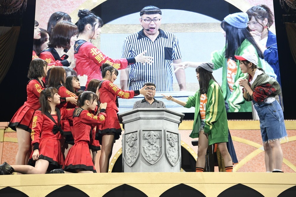 NGT48・北原里英さんらでつくる「kissの天ぷら」（右）も後輩メンバーを破ってブーイングが起きていた　（c）AKS
