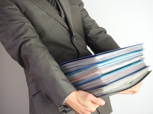 長時間労働の部署の社員は賞与減額　「働き方改革」へあの手この手