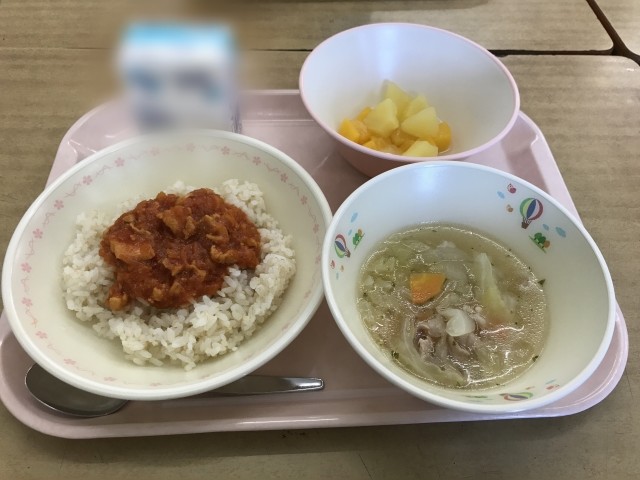 女性教諭は、給食を児童に嘔吐させたか？　報道へ岐阜市教委が反論