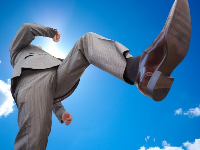 スポーツ庁が「スニーカー通勤」奨励　クールビズ並みの国民健康運動になるか