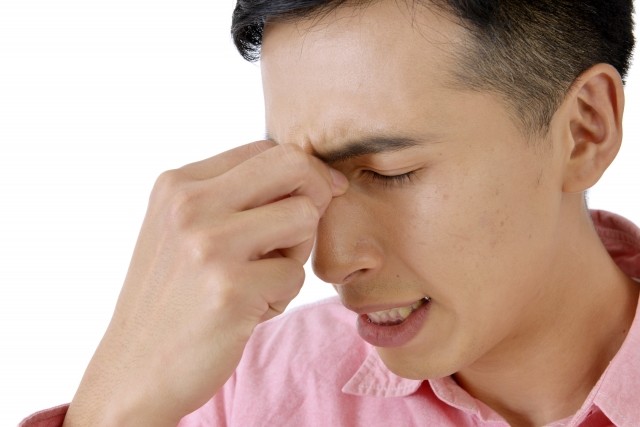 疲れ目にはチョコよりもガムをかめ！　眼精疲労を放置すると「うつ病」で退職