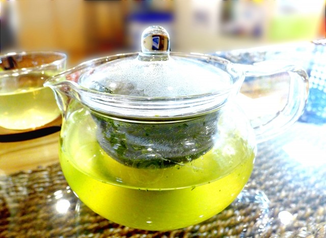 緑茶を一緒に飲むと和食の味が引き立つ　伊藤園が「タケノコの土佐煮」で実験
