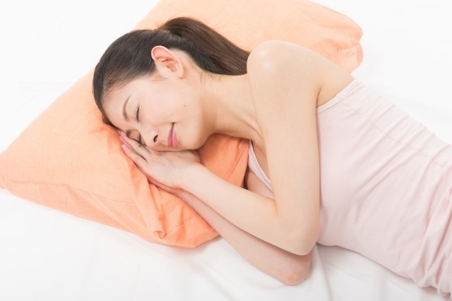 仰向けは危険！正しい睡眠法は横向き<br/>  睡眠不足ががん・認知症・心臓病に　