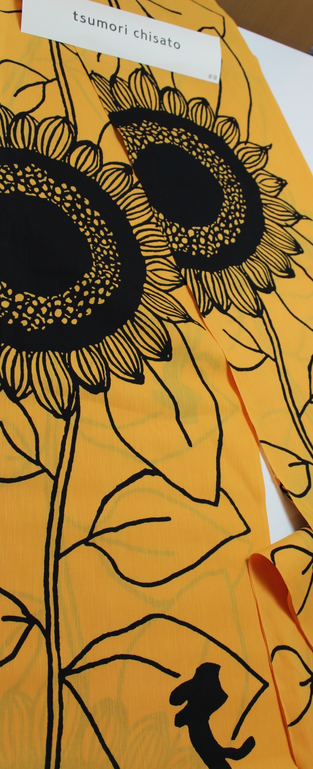 「似ている」とされるデザインの浴衣の反物（J-CASTニュース撮影）