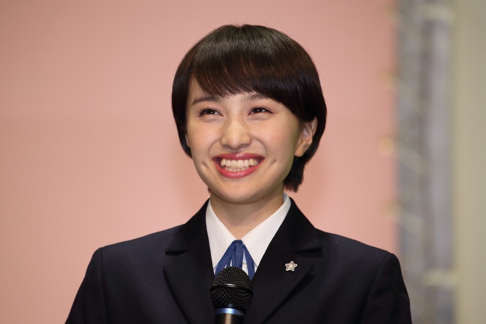 ももクロ夏菜子「俺の彼女知的系なう」にツッコミ続出　投稿写真に「本逆さだよ」