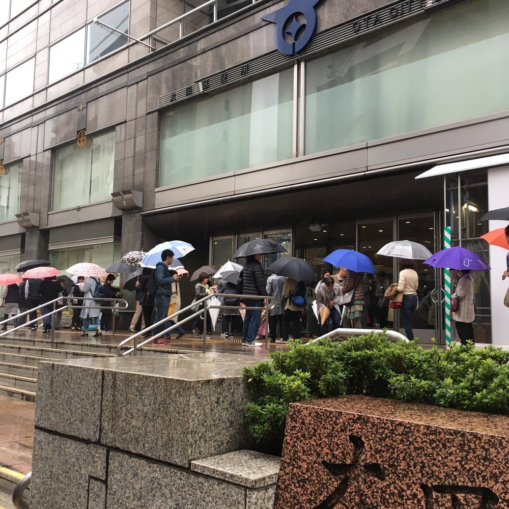 大田区役所では行列が施設の外にまで及んだ。画像はさぉ姉（＠saorilove0721）さん提供