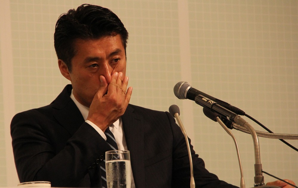 悲痛・細野氏、無表情でうつむく　希望の党・樽床氏「我々は中小企業」
