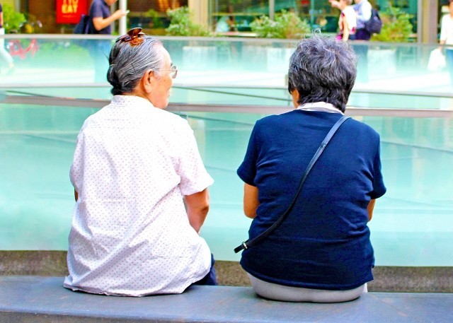 40代から白髪、アリ？ナシ？　「グレーヘア」中高年女性に広がる