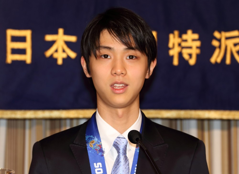 羽生結弦、無念の欠場でファンの対応「差」あらわに　「祈祷班」と転売ヤー