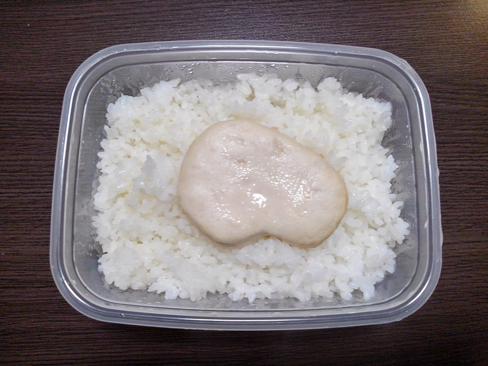 おかずが「サラダチキン」のときも（画像はツイッターより）
