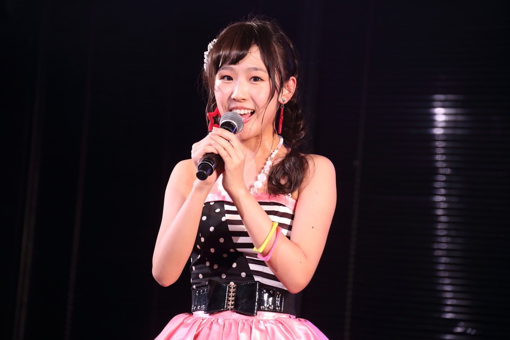 AKB48時代の内山奈月さん（2015年12月撮影）。「憲法アイドル」から「政治タレント」への転身を果たした