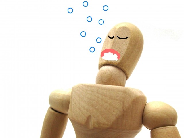 酒は喉にも悪影響及ぼす　同量の「チェイサー」で若い声を保とう