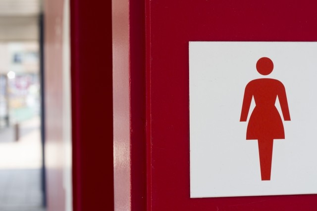 トイレ行列で「泣きそうな」女児に「お先にどうぞ」　後の人から「勝手に譲るな！」